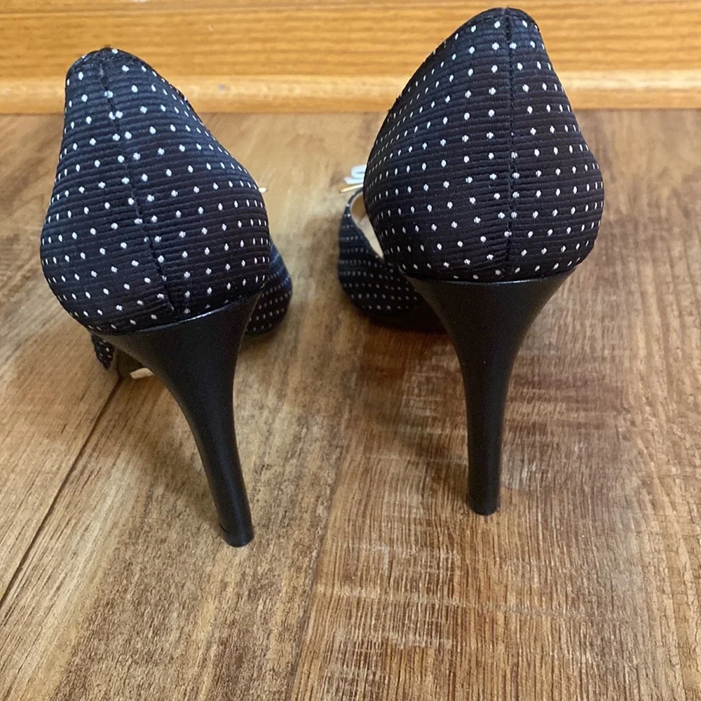 Isaac Mizrahi New York black & white polka dot heels bow embellishment size 6